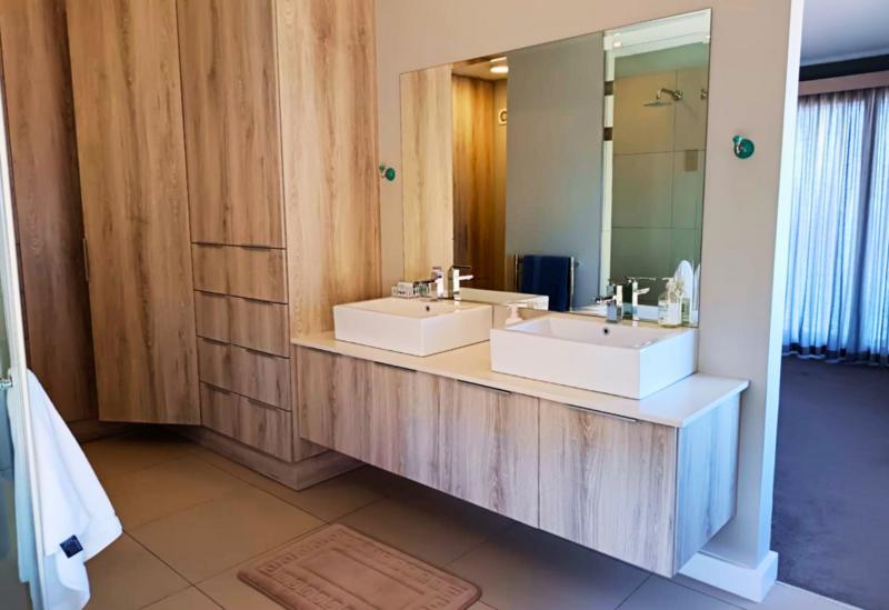 To Let 4 Bedroom Property for Rent in Pinnacle Point Golf Estate Western Cape